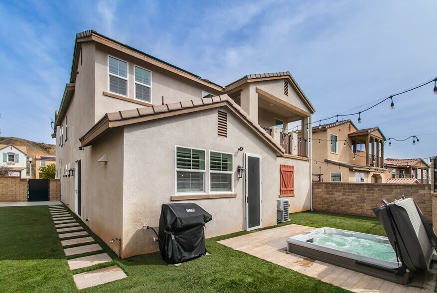 Building Photo - 29048 W Hills Dr