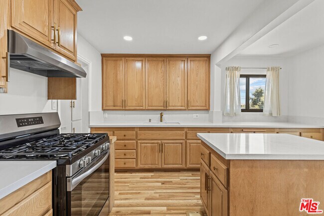 Building Photo - 7212 W 91st St