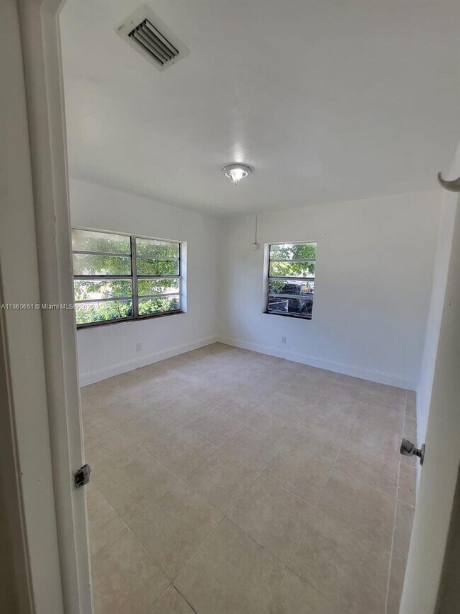 Building Photo - 642 NW 77th St
