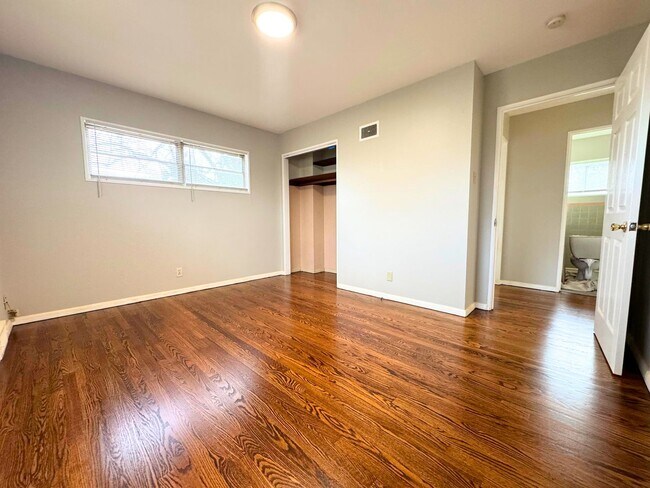 Building Photo - Charming Mid-Century Home with Basement and Fenced Backyard!