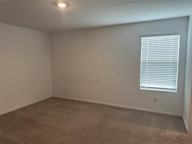 Building Photo - 510 Sunray Dr