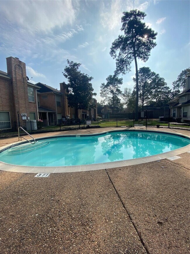 Building Photo - 5515 Strack Rd