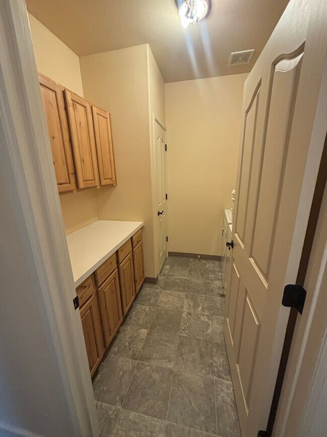 Building Photo - 6735 N Spurwing Loop