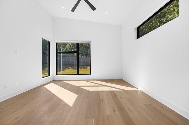 Building Photo - 2905 Westhill Dr
