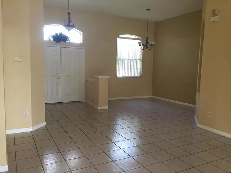 Building Photo - 2725 Old Redpine Way