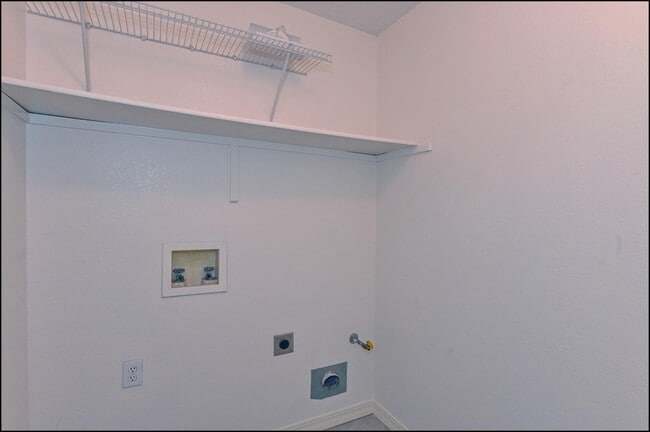 Building Photo - 648 Wind River Ave