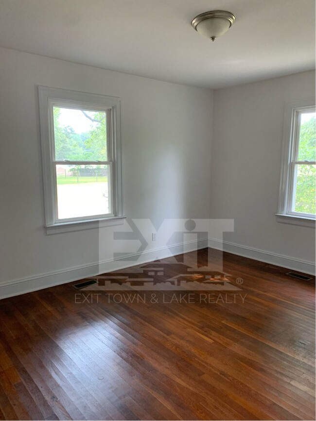 Building Photo - Welcome to your 2 bedroom, 1 bath home in ...