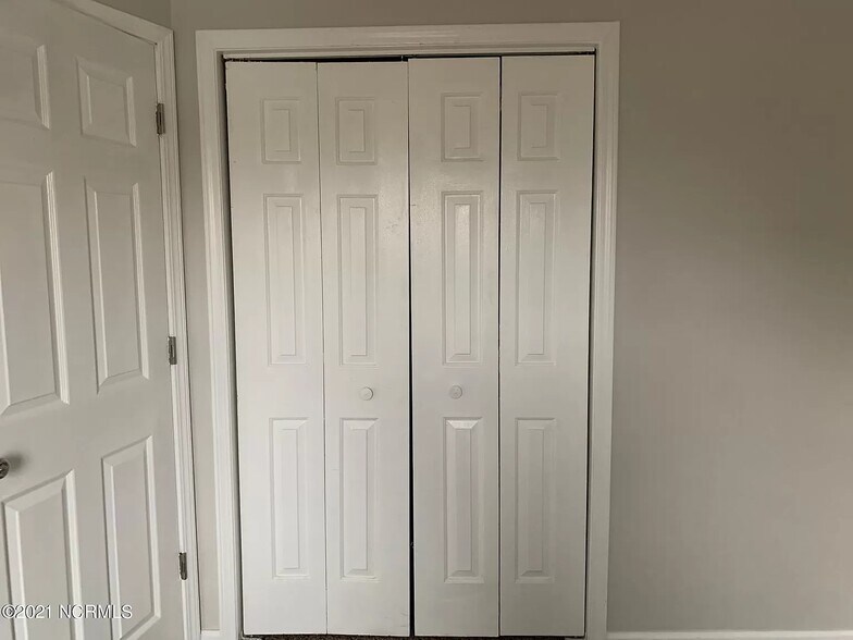 Building Photo - 8 Upton Ct