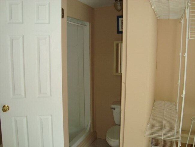 Building Photo - 3 bedroom/2 bathroom home with pool available to Rent February 1st!