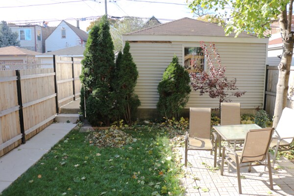 Building Photo - 3326 N Bell Ave