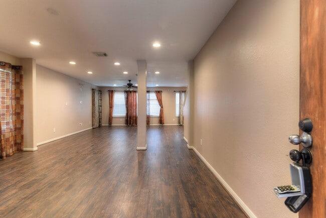 Building Photo - 18203 Fair Grange Ln