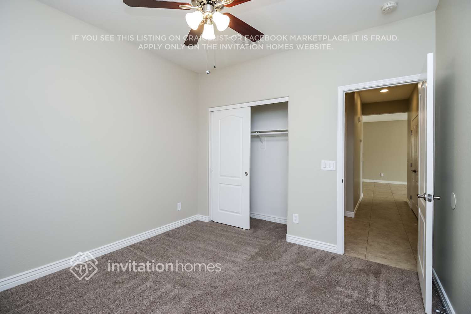 Building Photo - 1015 W Desert Valley Dr