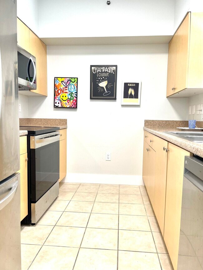 Building Photo - 616 Clearwater Park Rd