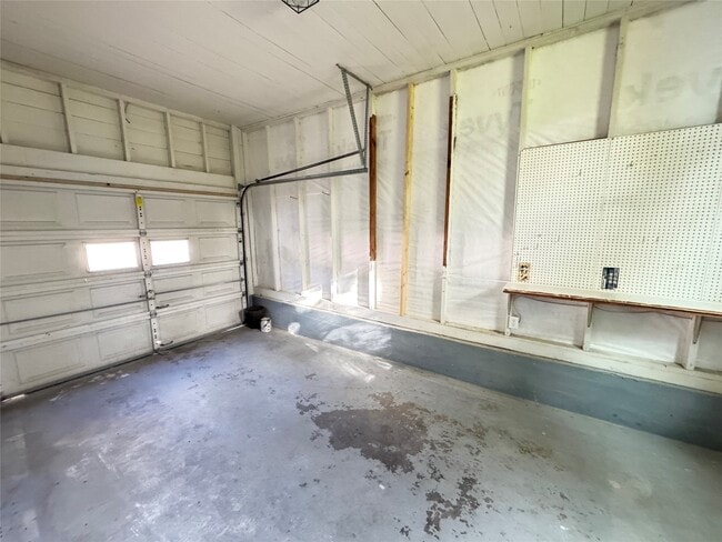 Building Photo - 1901 Marjorie St