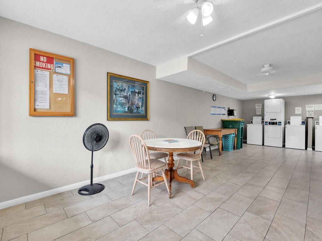 Building Photo - 4617 Bayshore Dr