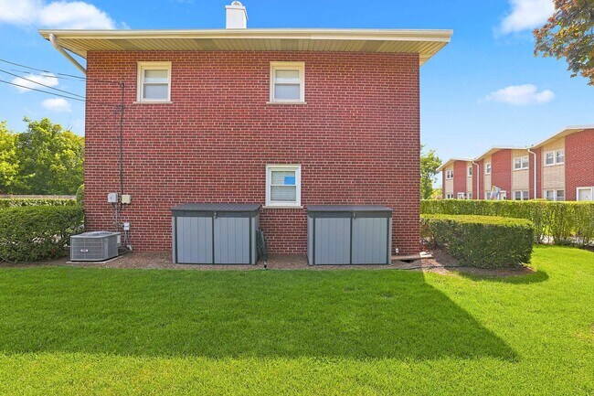 Building Photo - 630 Hibbard Rd