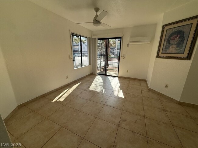 Building Photo - 440 Elm Dr