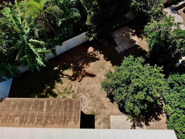 Building Photo - 390 Auhana Rd