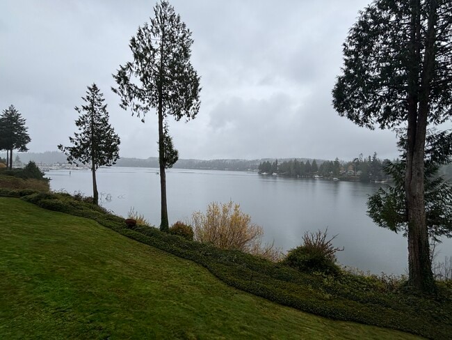 Building Photo - 221 N Bay Ln