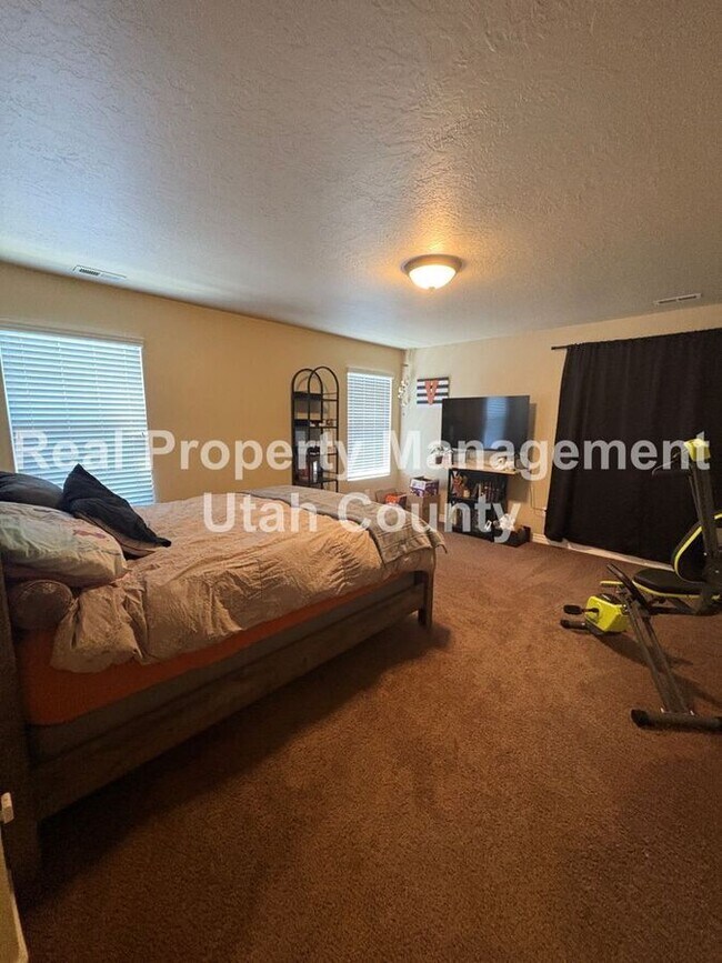 Building Photo - 3301 N 100 W