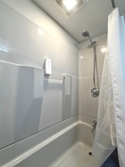 Building Photo - 39 S Main St