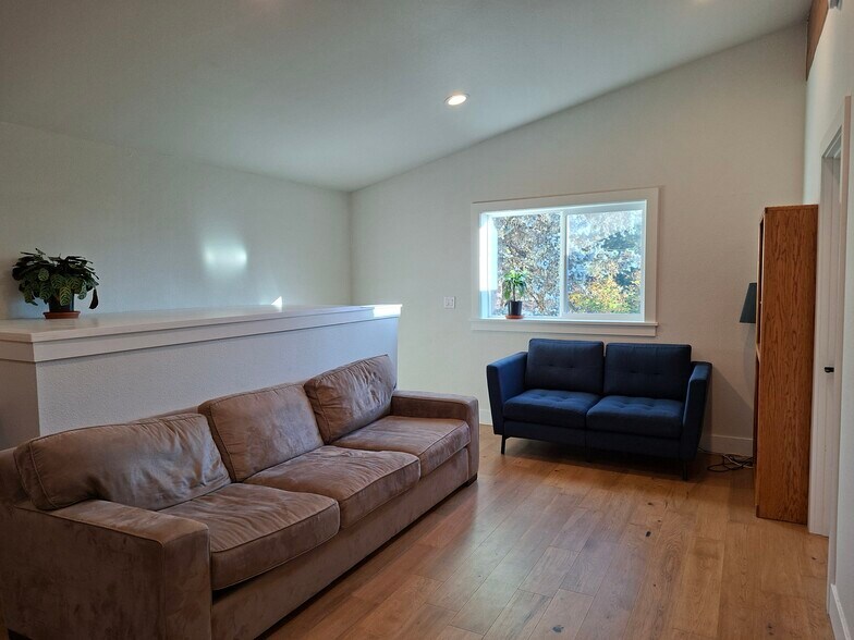 Building Photo - 9512 Randall Dr