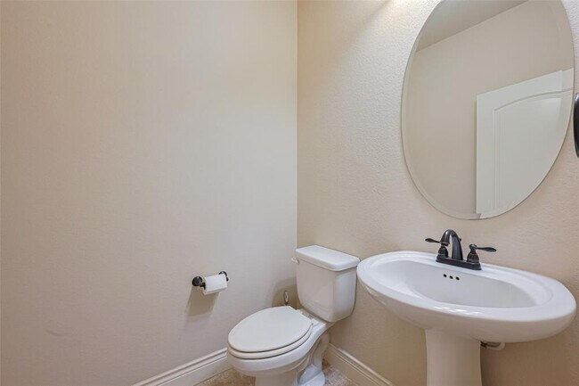 Building Photo - 27906 Colonial Point Dr