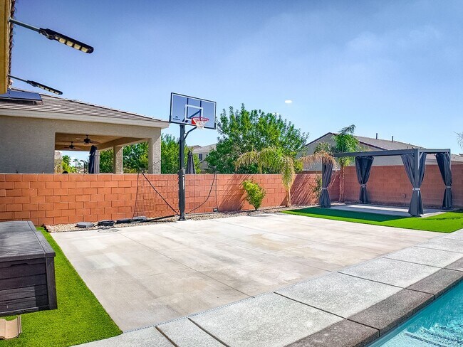 Building Photo - Exquisite Luxury Rental in Prestigious Gated Tule Springs Community