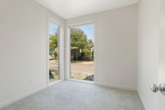Building Photo - 4 bed, 4 bath Multi-Level Home in Pringle ...