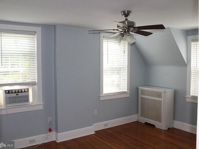 Building Photo - 744 Rydal Rd