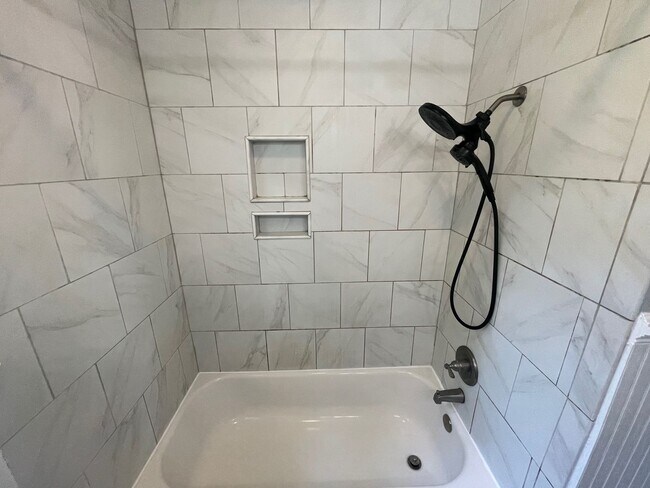 Building Photo - 2 Bedroom 1 Bath Bungalow in Rosewood
