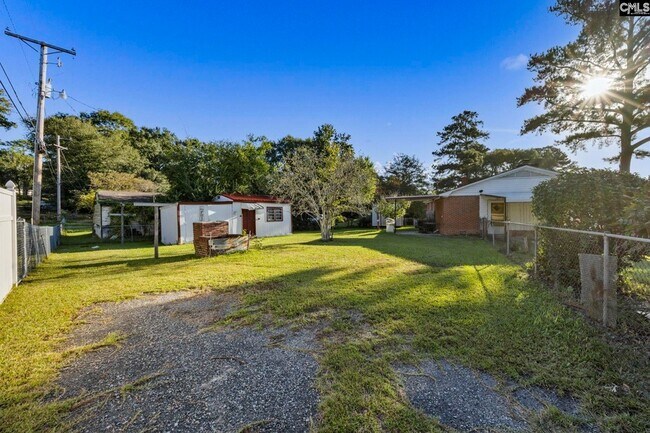 Building Photo - 1709 Woodfield Dr