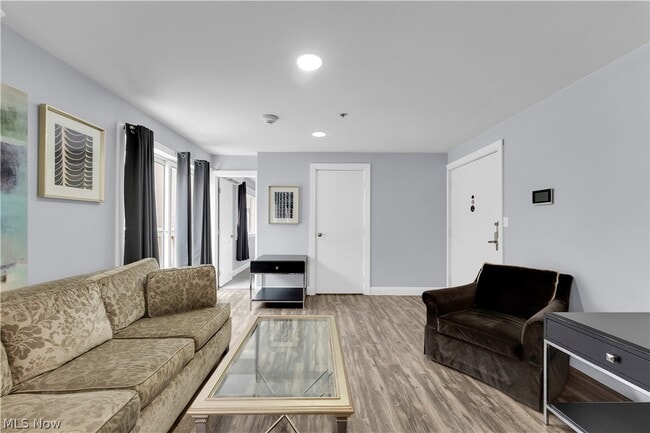 Building Photo - 797 E Market St