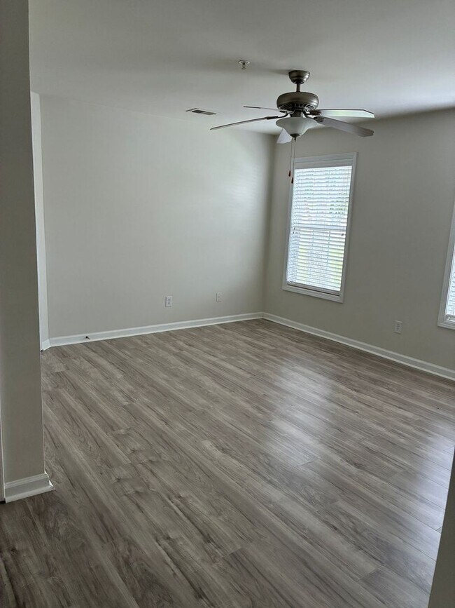 Building Photo - 120 Veranda Way