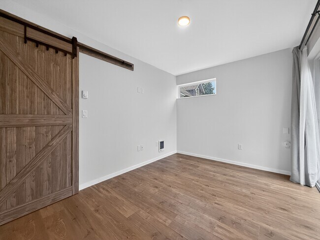 Building Photo - 2013 15th Ave S