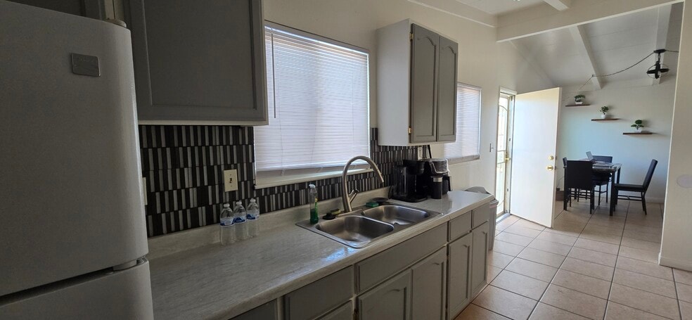 Building Photo - 44034 Carolside Ave