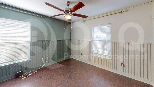 Building Photo - 1524 Hilltop Dr