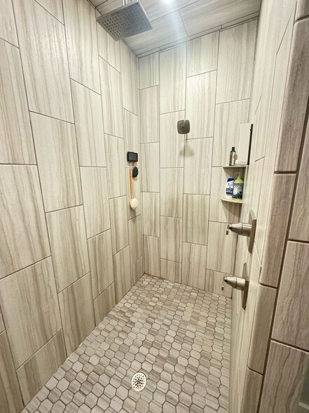 Building Photo - 1911 River Rock Trail