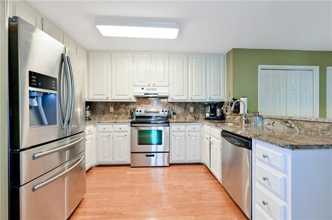 Building Photo - 8903 Carroll Manor Dr