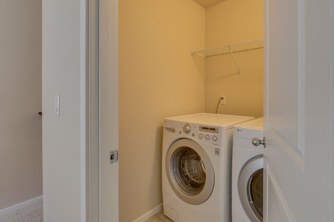Building Photo - Luxury Home in Kenmore / Bothell!
