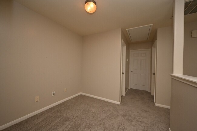 Building Photo - 6127 Yorkglen Manor Ln