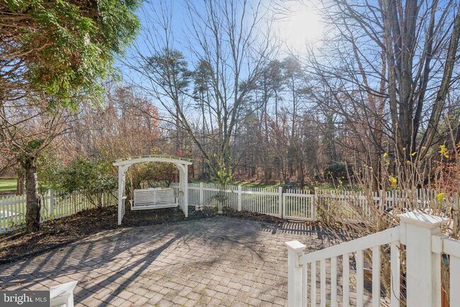 Building Photo - 21590 Merion St