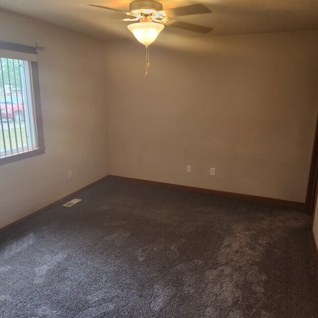 Building Photo - 4636 E Merced St