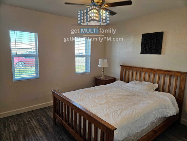 Building Photo - 515 W Pebble Beach Dr