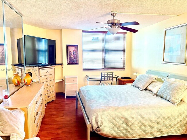 Building Photo - 3180 S Ocean Dr