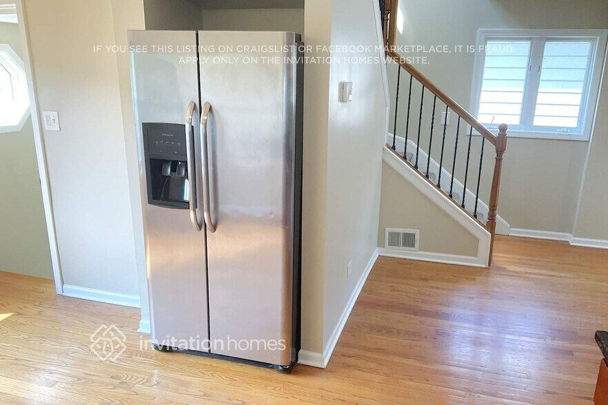 Building Photo - 2418 N 75th Ct