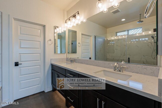 Building Photo - 8443 S 164th Dr