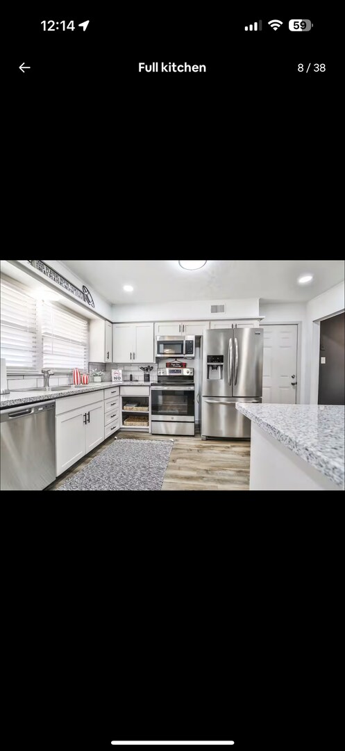 Building Photo - PRE LEASING for fall 2026! 4/3 in medical district