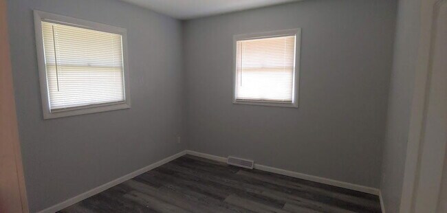 Building Photo - 8632 Broadway Dr