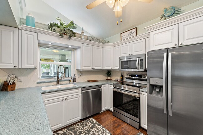 Building Photo - 9674 Dogwood Ave